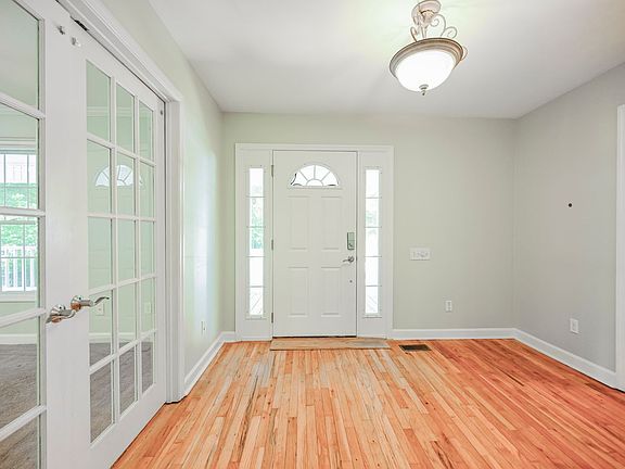 3rd image of 237 Riverbend Rd