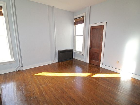 3rd image of 1301 2nd Ave APT 1