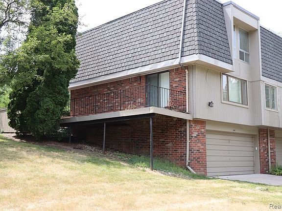 4th image of 978 Stratford Ln #1
