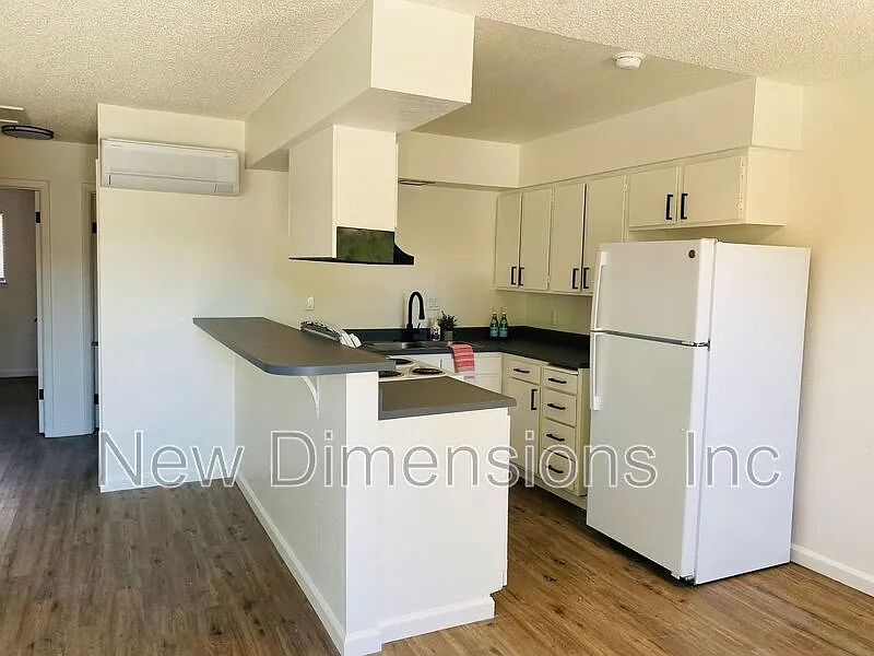 2 bed, 1.0 bath, 714 sqft, $1,350 — Photo 3