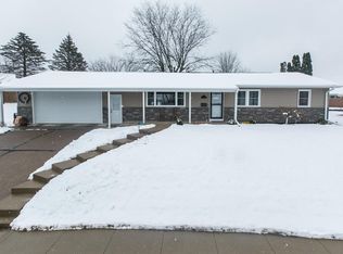 88 Cambridge Ct, Dubuque, IA 52001