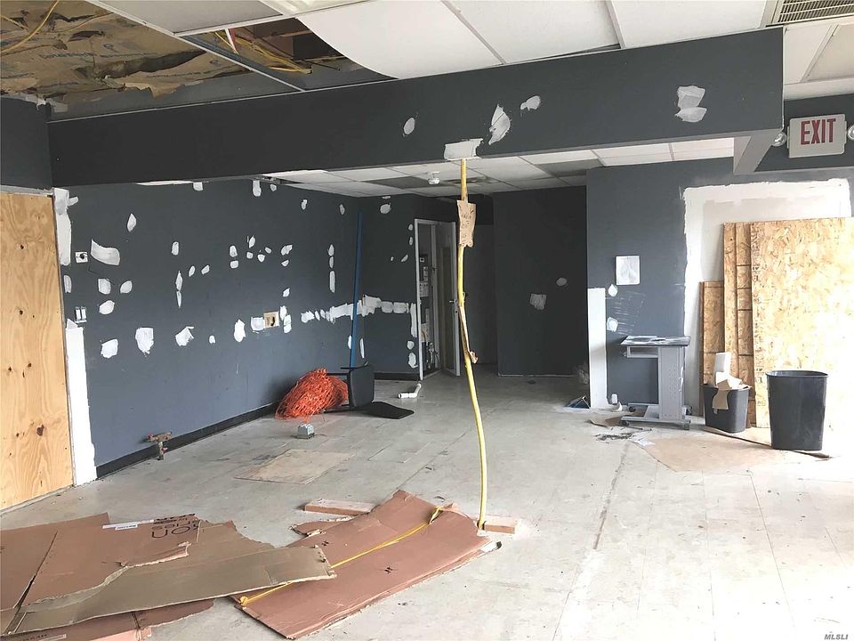 2nd image of 3000 Middle Country Rd