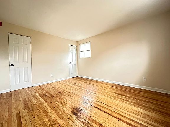 5th image of 7110 Oxford Ave #5