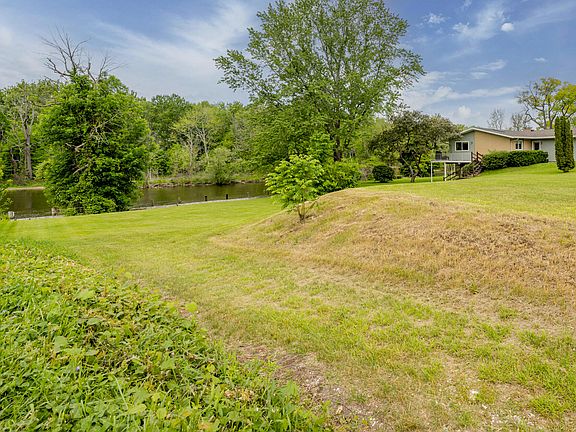 2nd image of 2320 Riverbend Dr