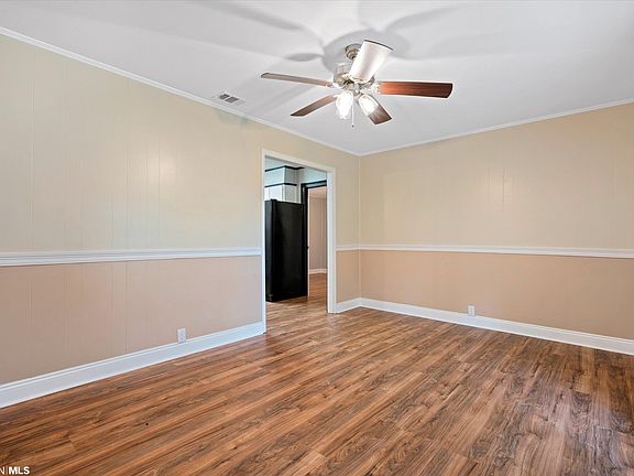3rd image of 11119 Lakeside Cir