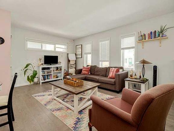 4th image of 210 NW Firelight Way W #902