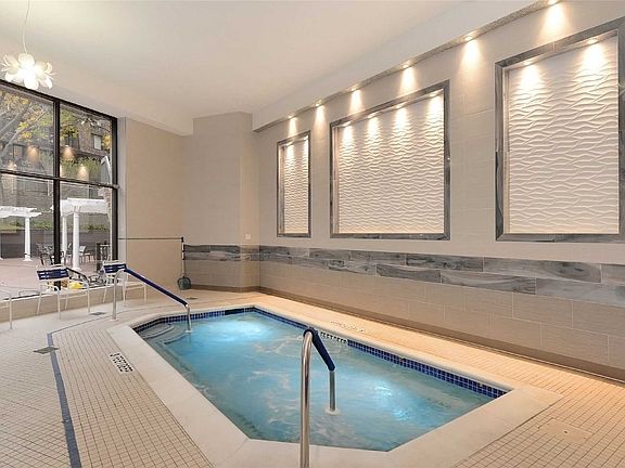 4th image of 2 Bay Club Dr APT 1Z4