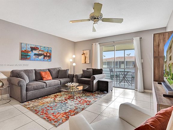 4th image of 17050 NE 14th Ave APT 312