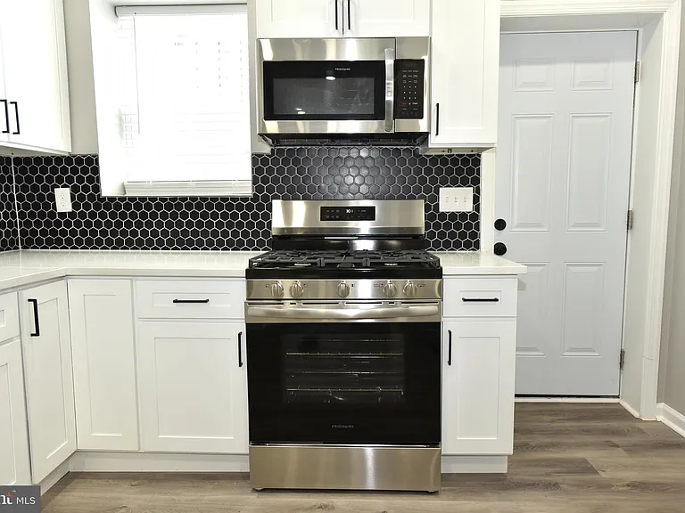 2225 W Baltimore St — Photo 9