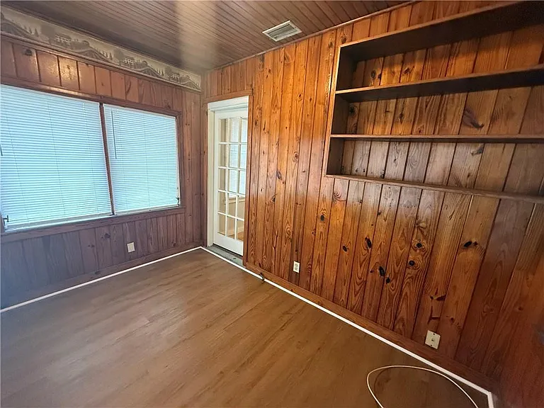 120 Paris Ave — Photo 13
