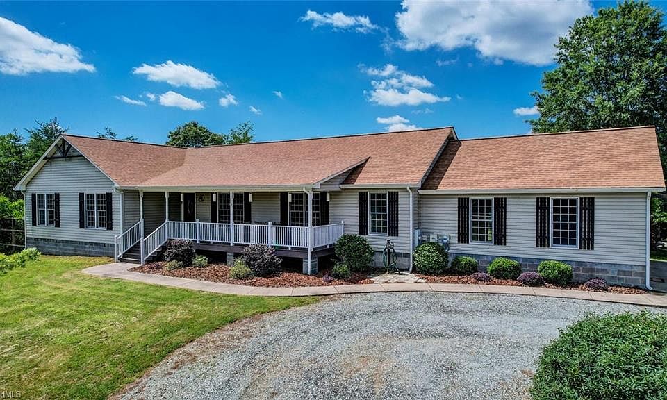 1st image of 356 Fieldstone Dr
