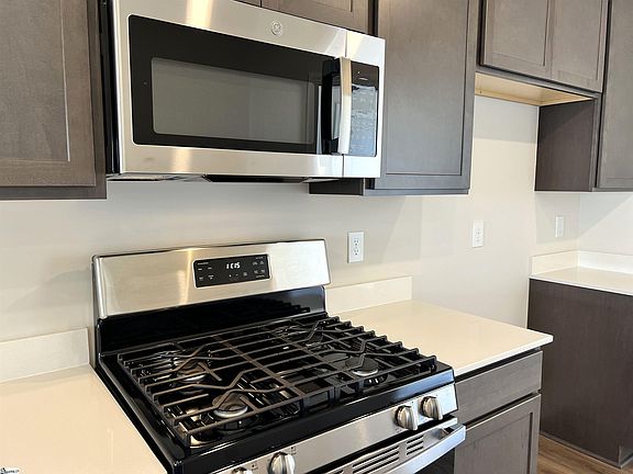 3rd image of 1410 Johnstone Dr