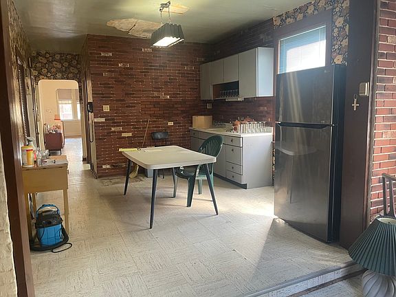 3rd image of 2310 S 58th Ct