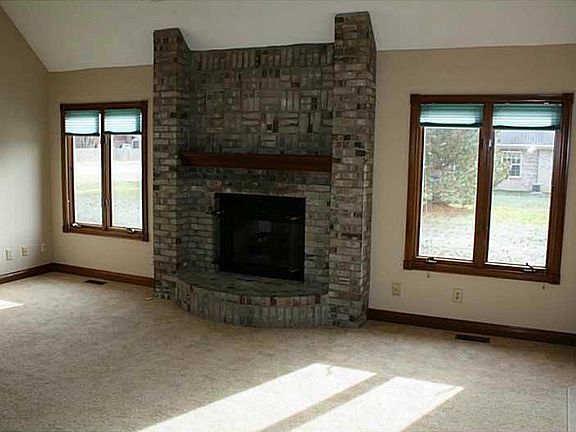 4th image of 6983 White Oak Dr