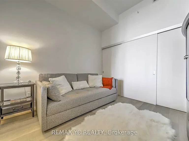 32 Davenport Rd #2306 — Photo 11