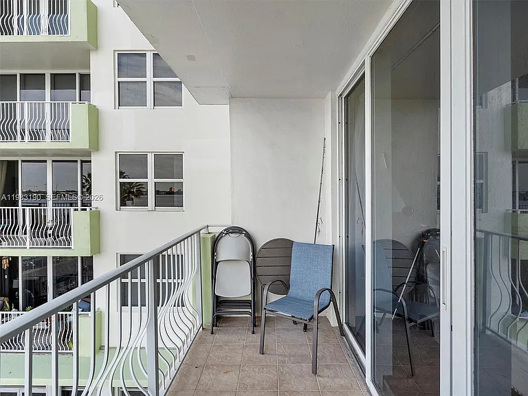 10350 W Bay Harbor Dr #4V — Photo 17