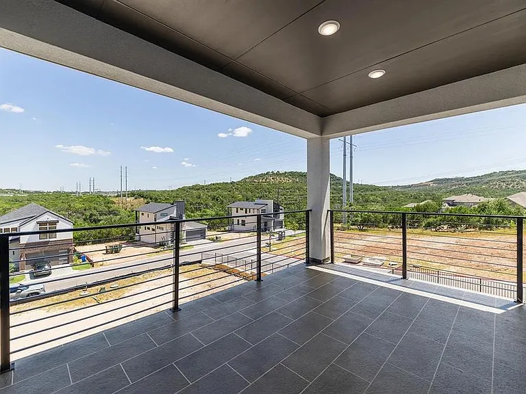 110 Pennybacker Ln — Photo 14
