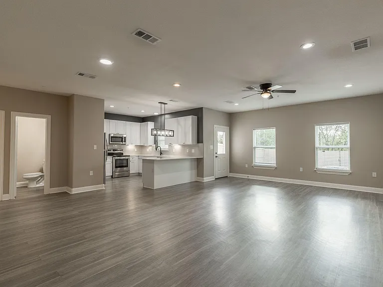 1003 Debby Ct — Photo 7