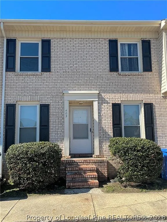 3 bed, 2.5 bath, 1179 sqft, $1,300 — Photo 1