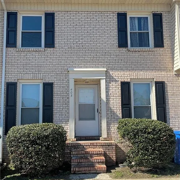 405 Kirkcaldy Ct — Photo 1