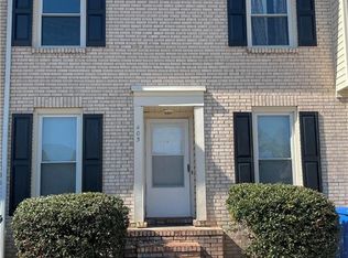 405 Kirkcaldy Ct, Fayetteville, NC 28314