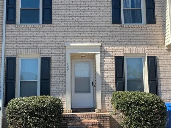 405 Kirkcaldy Ct, Fayetteville, NC 28314
