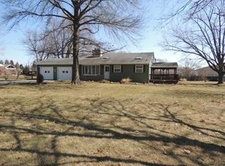 34 N Cherry Dr, Oswego, IL 60543