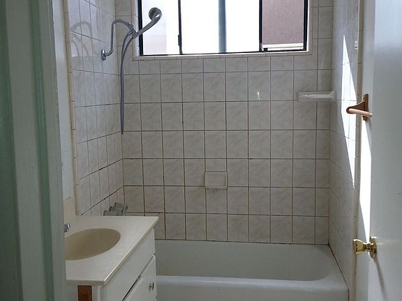 4th image of 3468 Redondo Beach Blvd APT 2