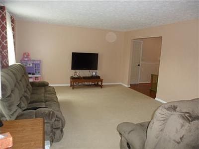 4th image of 500 Schenkel Ln