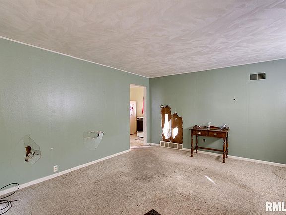 3rd image of 3006 N Delaware St