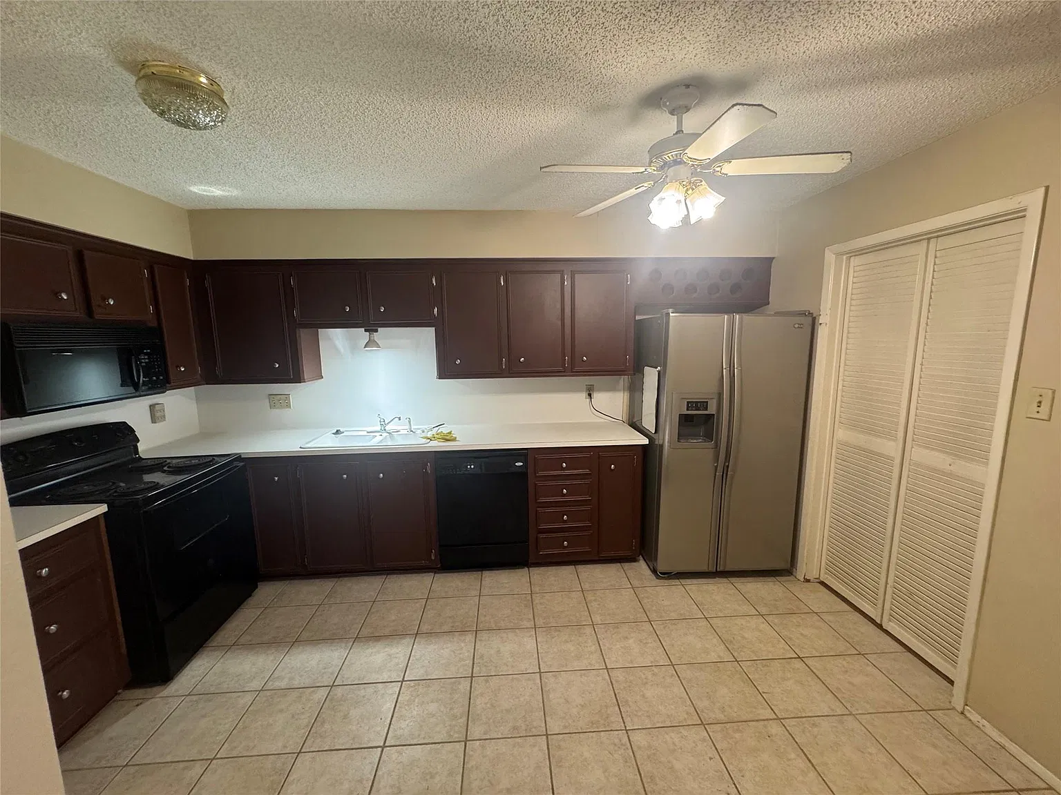 2 bed, 2.5 bath, 1728 sqft, $1,600 — Photo 4