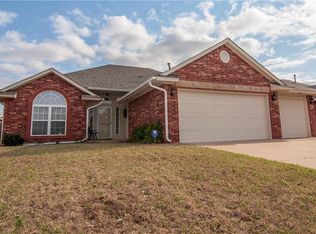 1632 SW 32nd St, Moore, OK 73160