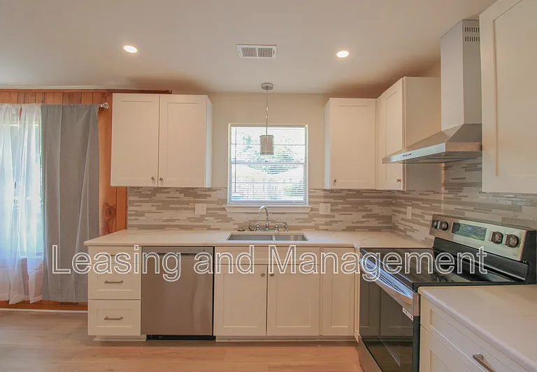 305 Millcreek Dr — Photo 7