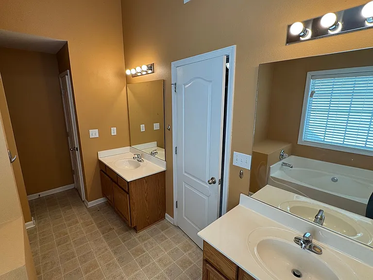 6902 Grand Hickory Dr — Photo 23