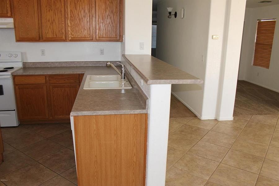 1st image of 810 S 126th Ave