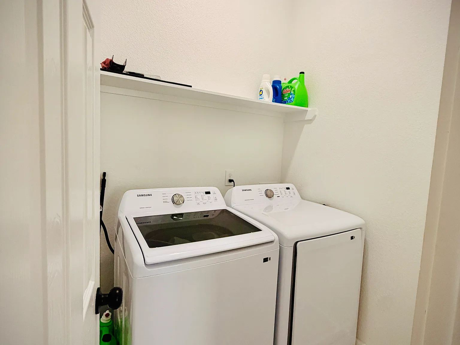 3 bed, 2500 sqft, $1,800 — Photo 1