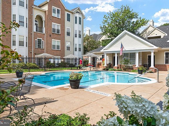 3rd image of 4137 Fountainside Ln Unit B202