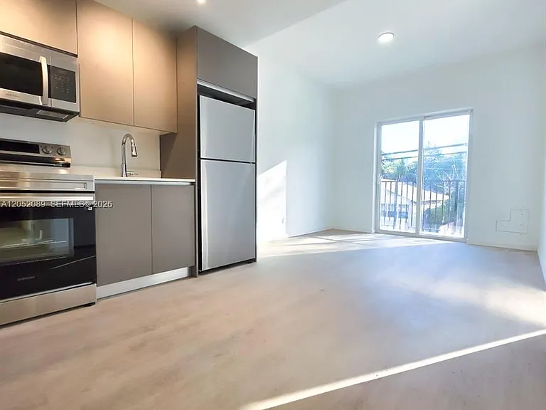 8106 NE 1st Ave #12 — Photo 2