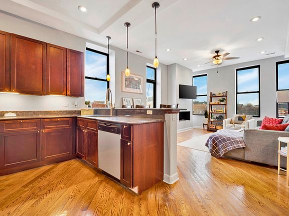 3rd image of 1834 S Ashland Ave #301