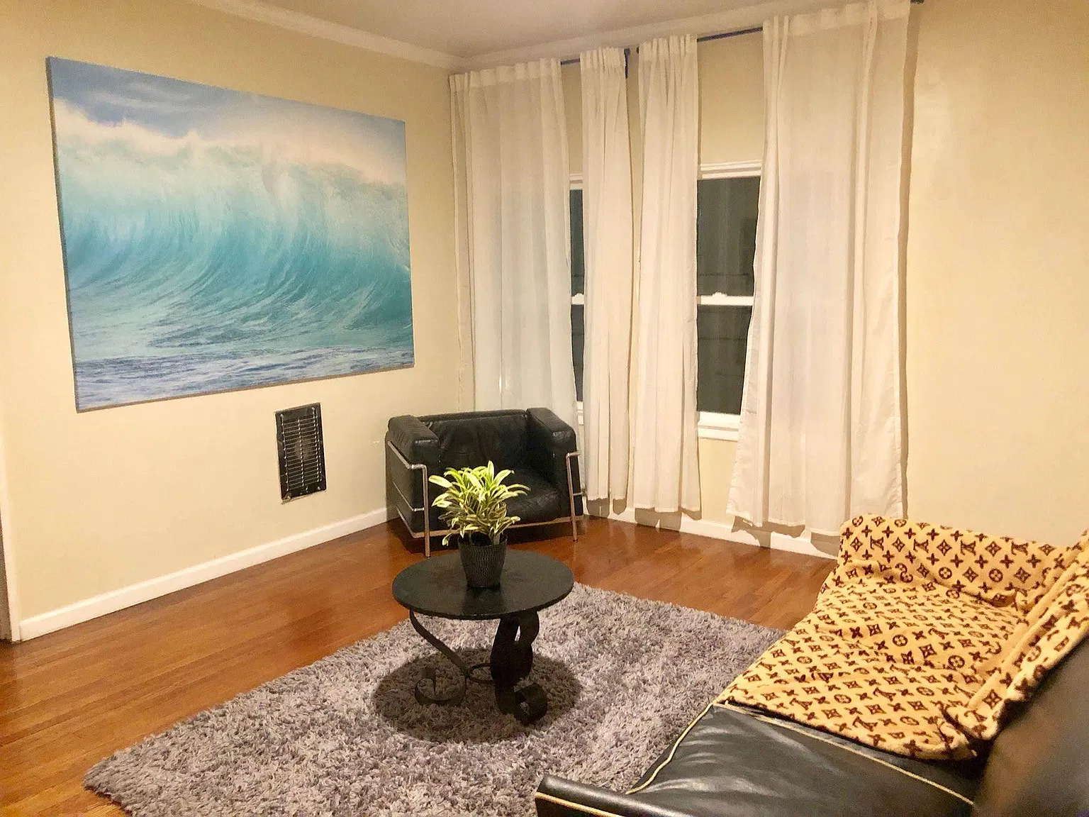 2 bed, 900 sqft, $1,990 — Photo 2