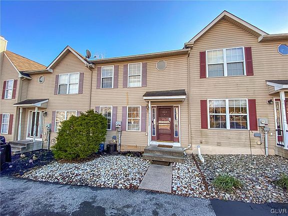 2nd image of 804 Cove Ct