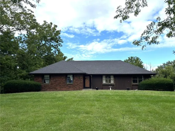 13491 Heritage Dr, Saint Joseph, MO 64505