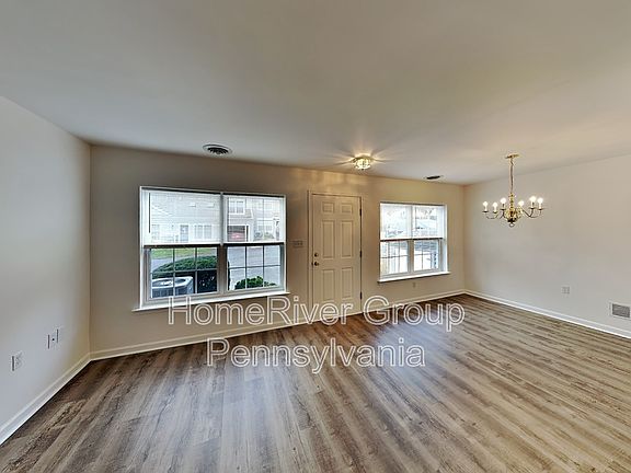 4th image of 64 Courtyard Dr