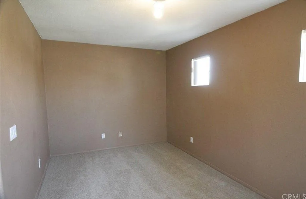 27181 Arla St — Photo 2