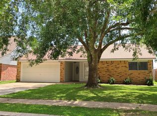 1300 Molina Ct, Angleton, TX 77515
