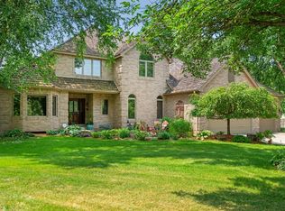 10364 Barn Swallow Cir, Eden Prairie, MN 55347