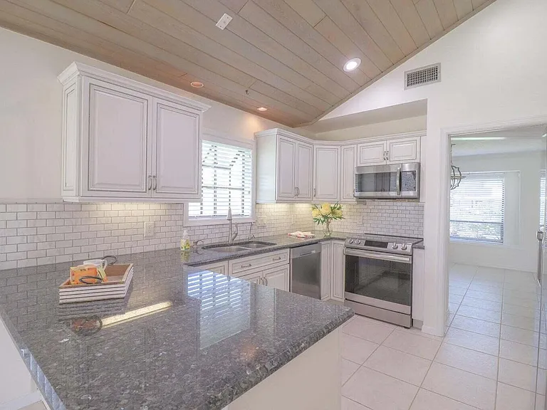 1694 SW Boatswain Pl — Photo 18