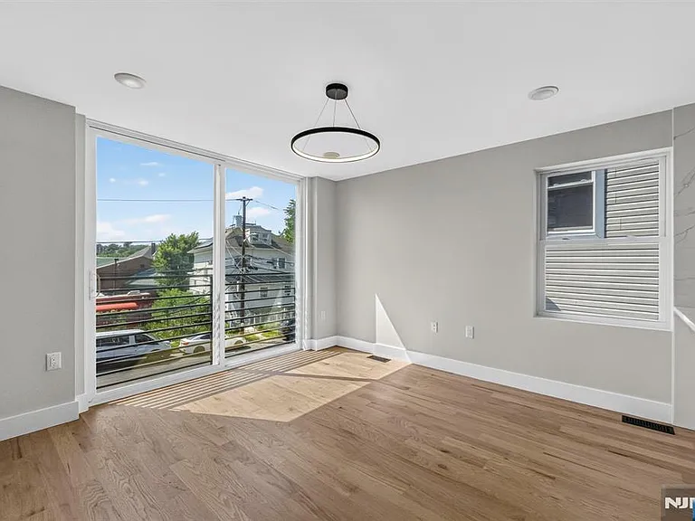 62 Hillside Ave — Photo 2