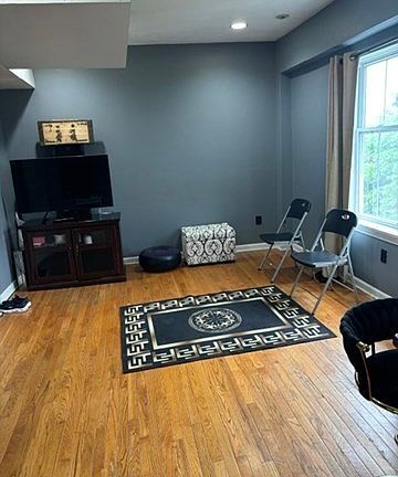 5th image of 257 Pleasant St APT 9