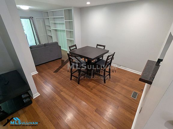 4th image of 4100 Five Oaks Dr #41-1